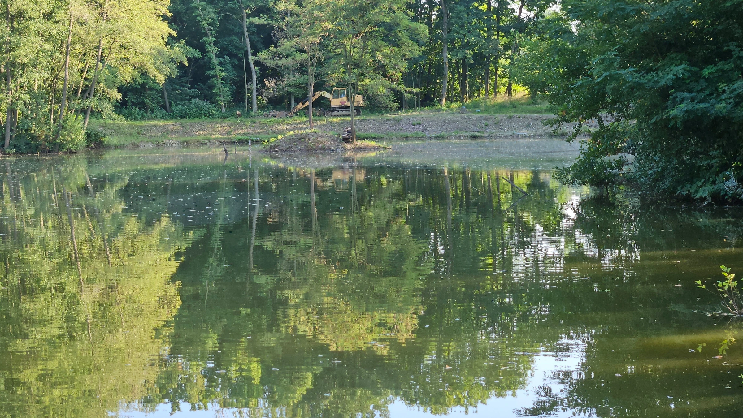 Wiata i pomost nad wodą